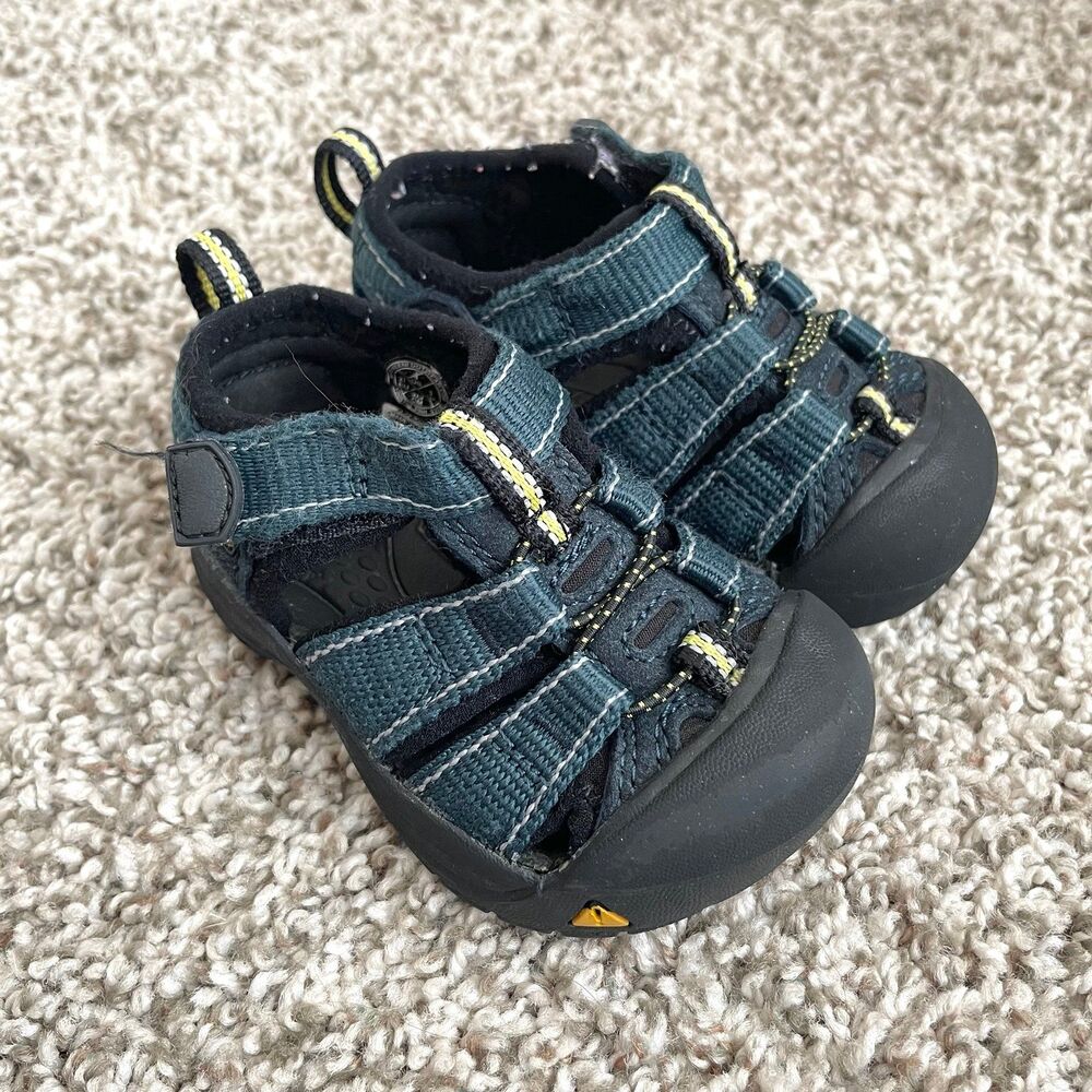 Size 4 / Baby Boy KEEN Sandals